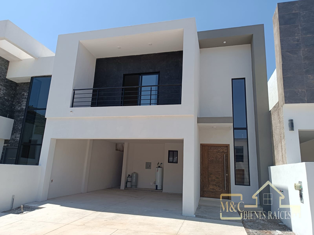 Casa típica en Zona Cantera con jardín y fachada atractiva.